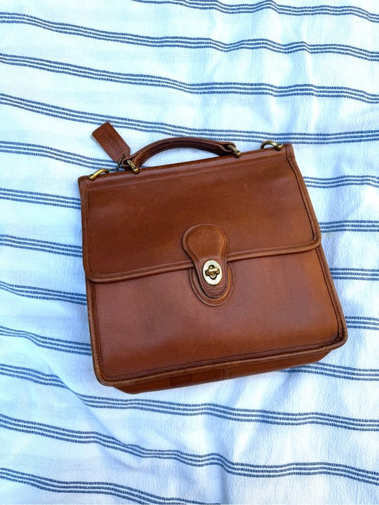 Coach Handbags - Vintage Coach British Tan Willis Bag